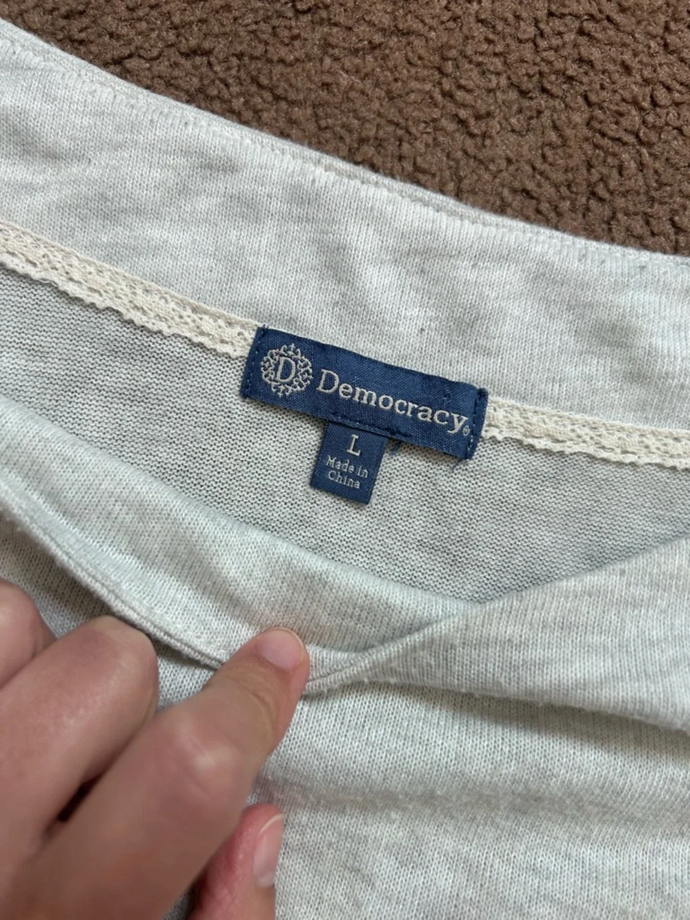Democracy Women’s Top Sz L Off White Pink & Blue Ripple Water Print Long Sleeved - Picture 4 of 4